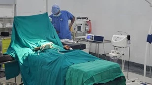 0121 Erste OP im neuen OP Trakt Ellbogenfraktur Bild3