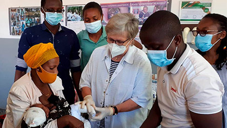 entwicklungshilfe projekt feuerkinder tansania 2021 klumfuss patient