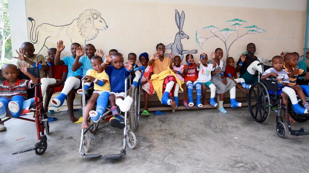 Vor der Kinderstation Bild A.Moelkner Kappl